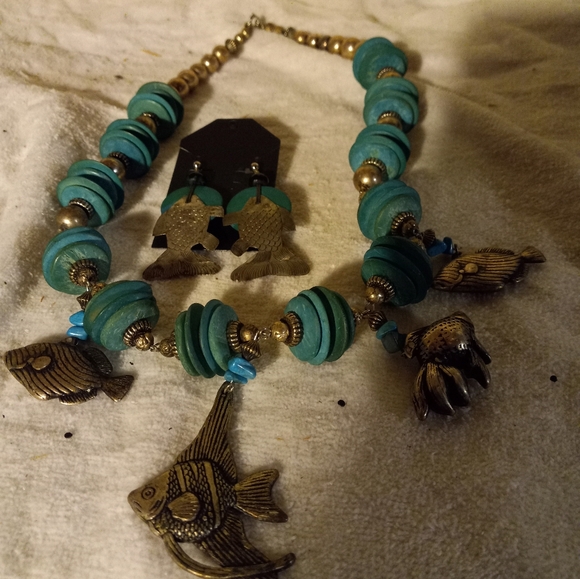 Used,not new very chunky 24 in necklace& 4 hanging  fish& matching  earrings. - Picture 1 of 4